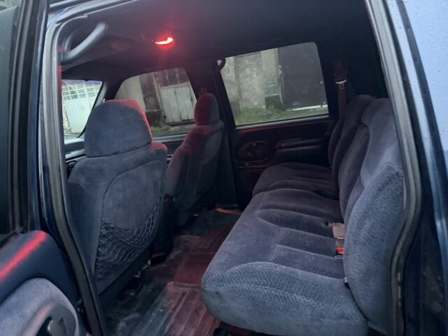 Синій Шевроле Субурбан, об'ємом двигуна 6.2 л та пробігом 256 тис. км за 6000 $, фото 7 на Automoto.ua