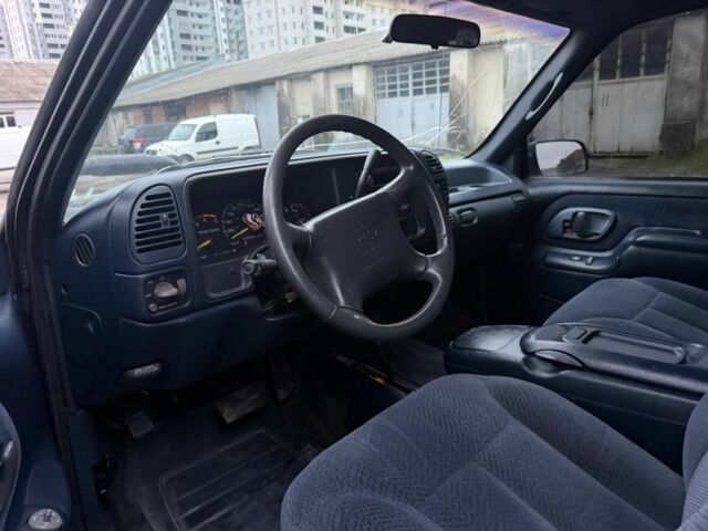 Синій Шевроле Субурбан, об'ємом двигуна 6.2 л та пробігом 256 тис. км за 6000 $, фото 6 на Automoto.ua