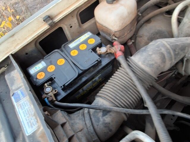 Зеленый Шевроле Субурбан, объемом двигателя 6 л и пробегом 10 тыс. км за 5500 $, фото 7 на Automoto.ua