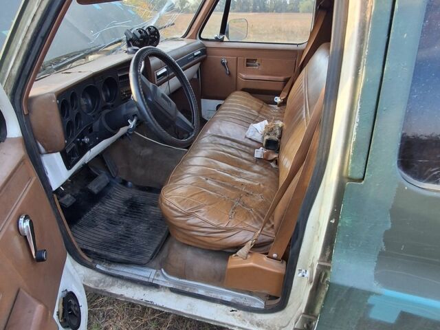 Зеленый Шевроле Субурбан, объемом двигателя 6 л и пробегом 10 тыс. км за 5500 $, фото 4 на Automoto.ua