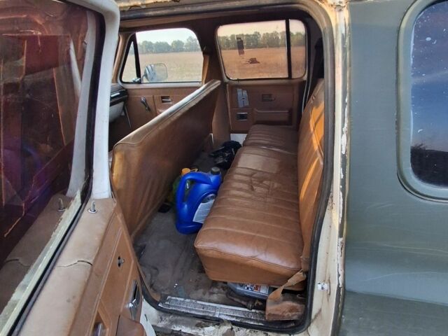 Зеленый Шевроле Субурбан, объемом двигателя 6 л и пробегом 10 тыс. км за 5500 $, фото 3 на Automoto.ua