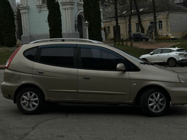 Бежевый Шевроле Такума, объемом двигателя 2 л и пробегом 191 тыс. км за 2300 $, фото 3 на Automoto.ua