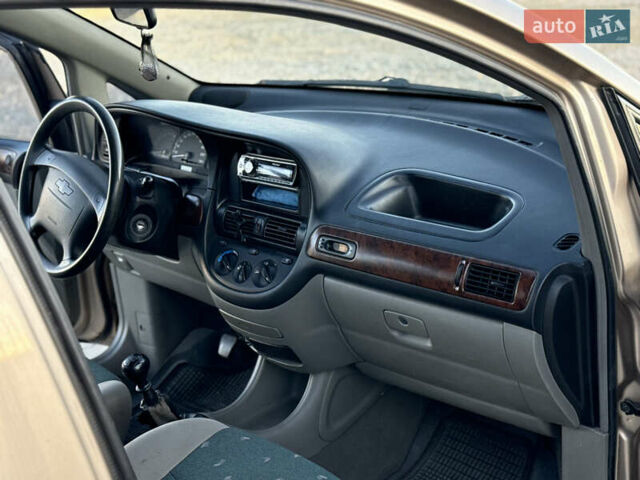 Бежевый Шевроле Такума, объемом двигателя 2 л и пробегом 132 тыс. км за 3150 $, фото 24 на Automoto.ua