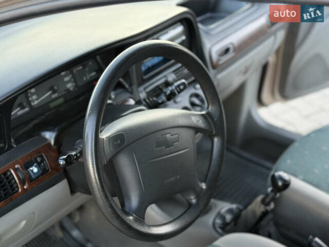 Бежевый Шевроле Такума, объемом двигателя 2 л и пробегом 132 тыс. км за 3150 $, фото 12 на Automoto.ua