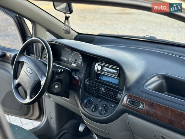 Бежевый Шевроле Такума, объемом двигателя 2 л и пробегом 132 тыс. км за 3150 $, фото 26 на Automoto.ua