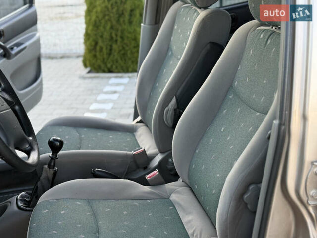 Бежевый Шевроле Такума, объемом двигателя 2 л и пробегом 132 тыс. км за 3150 $, фото 11 на Automoto.ua