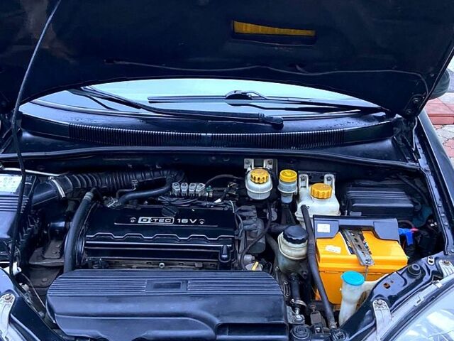 Черный Шевроле Такума, объемом двигателя 2 л и пробегом 200 тыс. км за 4600 $, фото 4 на Automoto.ua