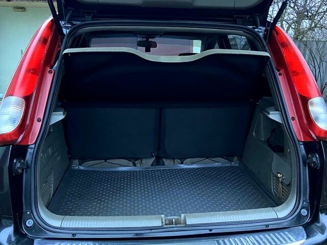 Черный Шевроле Такума, объемом двигателя 2 л и пробегом 200 тыс. км за 4600 $, фото 5 на Automoto.ua