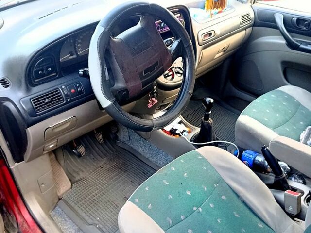 Красный Шевроле Такума, объемом двигателя 1.6 л и пробегом 305 тыс. км за 1750 $, фото 4 на Automoto.ua