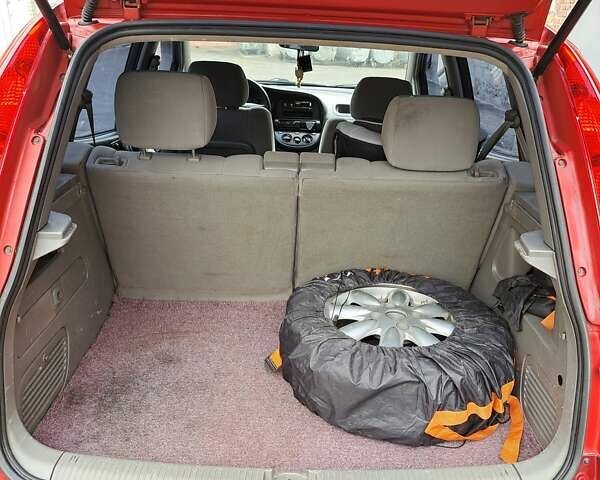 Красный Шевроле Такума, объемом двигателя 2 л и пробегом 125 тыс. км за 3700 $, фото 10 на Automoto.ua