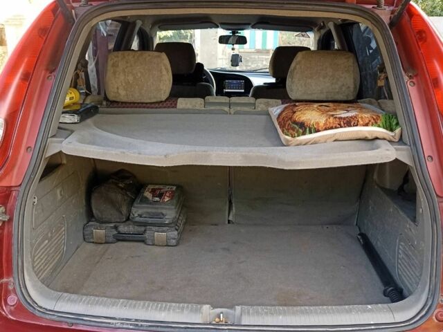 Красный Шевроле Такума, объемом двигателя 2 л и пробегом 235 тыс. км за 2300 $, фото 7 на Automoto.ua