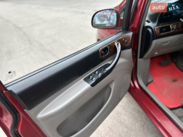 Красный Шевроле Такума, объемом двигателя 2 л и пробегом 300 тыс. км за 3000 $, фото 13 на Automoto.ua