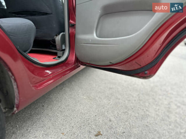 Красный Шевроле Такума, объемом двигателя 2 л и пробегом 300 тыс. км за 3000 $, фото 11 на Automoto.ua