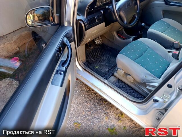Серый Шевроле Такума, объемом двигателя 1.6 л и пробегом 107 тыс. км за 2500 $, фото 3 на Automoto.ua