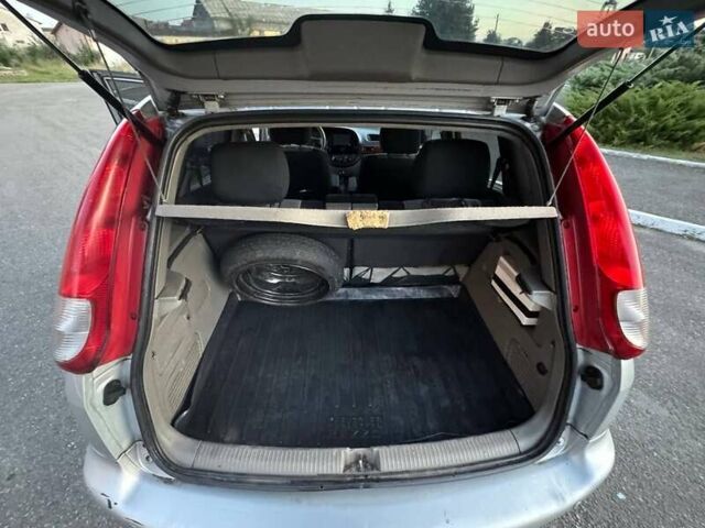 Серый Шевроле Такума, объемом двигателя 2 л и пробегом 269 тыс. км за 3500 $, фото 1 на Automoto.ua