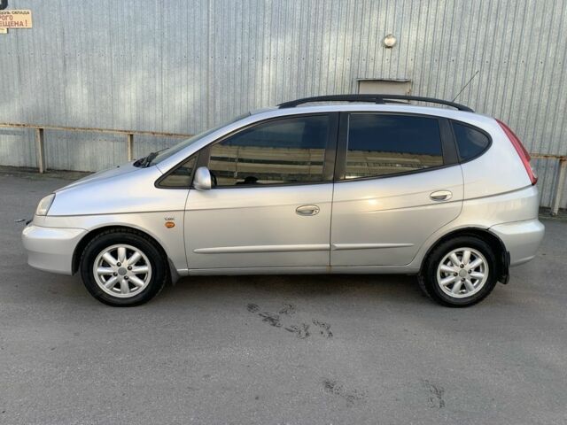 Серый Шевроле Такума, объемом двигателя 2 л и пробегом 220 тыс. км за 3400 $, фото 3 на Automoto.ua