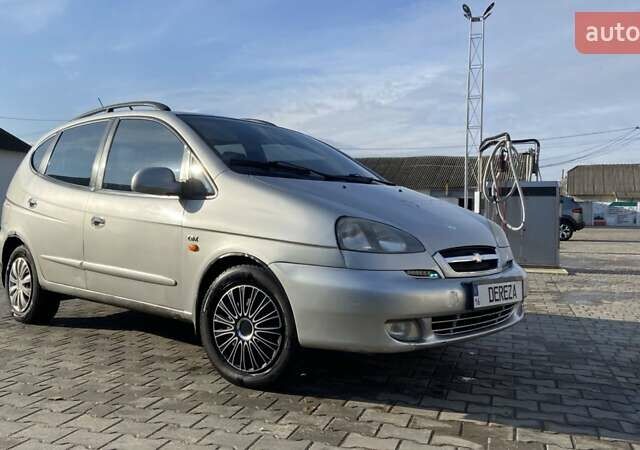 Серый Шевроле Такума, объемом двигателя 2 л и пробегом 325 тыс. км за 2700 $, фото 1 на Automoto.ua