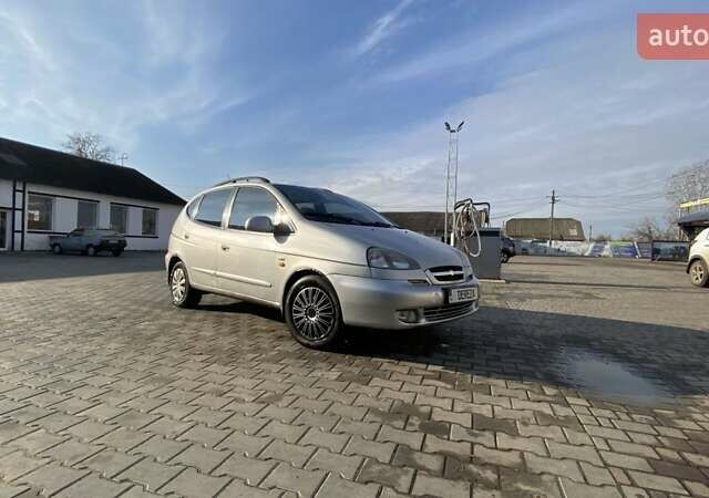 Серый Шевроле Такума, объемом двигателя 2 л и пробегом 325 тыс. км за 2700 $, фото 2 на Automoto.ua