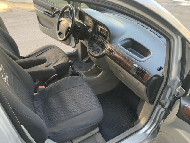 Серый Шевроле Такума, объемом двигателя 2 л и пробегом 220 тыс. км за 3400 $, фото 12 на Automoto.ua