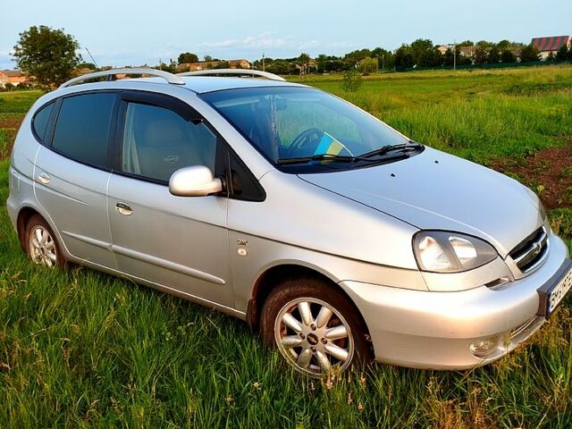 Серый Шевроле Такума, объемом двигателя 2 л и пробегом 173 тыс. км за 4900 $, фото 3 на Automoto.ua