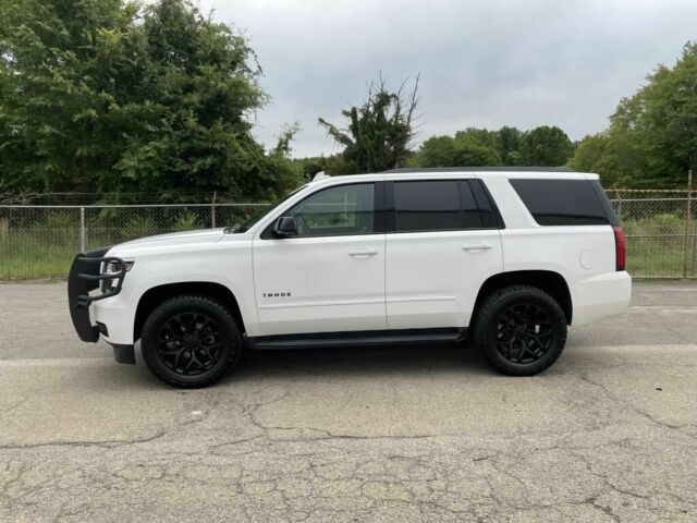 Шевроле Тахо 2018 в Одессе на Automoto.ua Белый Шевроле Тахо, объемом двигателя 6.2 л и пробегом 43 тыс. км за 13000 $, фото 3 на Automoto.ua