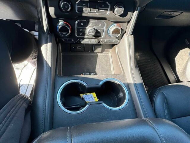 Білий Шевроле Тахо, об'ємом двигуна 5.3 л та пробігом 28 тис. км за 6400 $, фото 7 на Automoto.ua