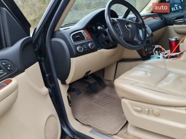 Черный Шевроле Тахо, объемом двигателя 5.3 л и пробегом 194 тыс. км за 16100 $, фото 5 на Automoto.ua