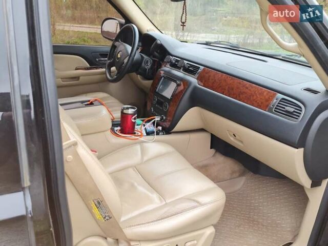 Черный Шевроле Тахо, объемом двигателя 5.3 л и пробегом 194 тыс. км за 16100 $, фото 6 на Automoto.ua