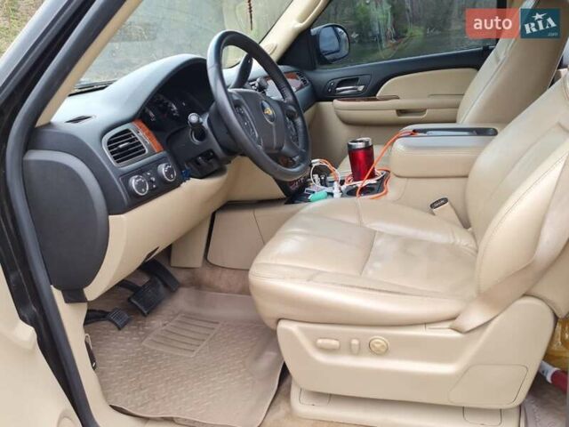 Черный Шевроле Тахо, объемом двигателя 5.3 л и пробегом 194 тыс. км за 16100 $, фото 26 на Automoto.ua