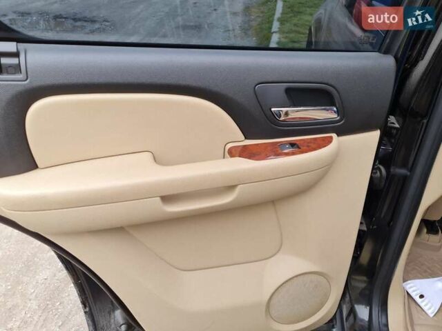 Черный Шевроле Тахо, объемом двигателя 5.3 л и пробегом 194 тыс. км за 16100 $, фото 11 на Automoto.ua