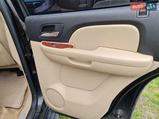 Черный Шевроле Тахо, объемом двигателя 5.3 л и пробегом 194 тыс. км за 16100 $, фото 10 на Automoto.ua