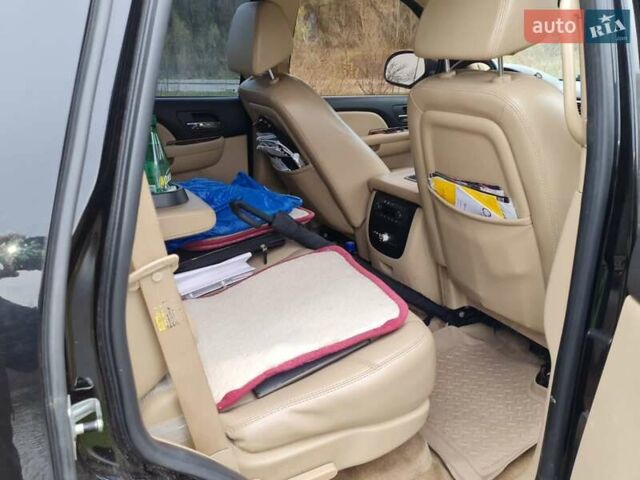 Черный Шевроле Тахо, объемом двигателя 5.3 л и пробегом 194 тыс. км за 16100 $, фото 25 на Automoto.ua