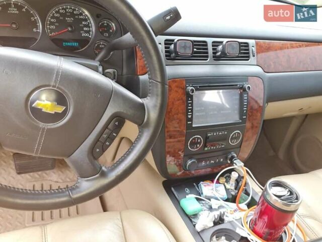 Черный Шевроле Тахо, объемом двигателя 5.3 л и пробегом 194 тыс. км за 16100 $, фото 7 на Automoto.ua