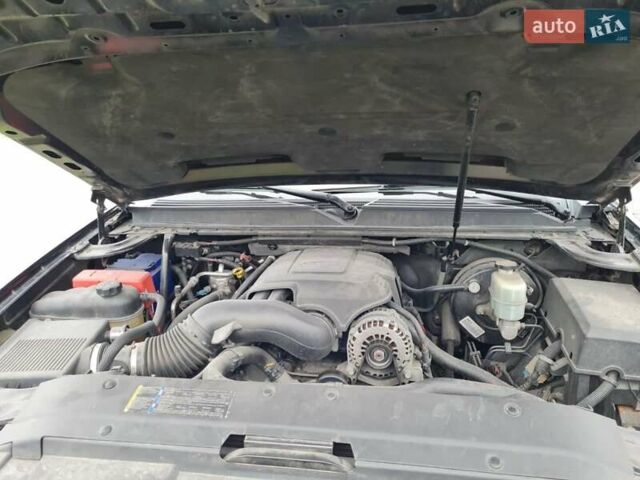 Черный Шевроле Тахо, объемом двигателя 5.3 л и пробегом 194 тыс. км за 16100 $, фото 34 на Automoto.ua