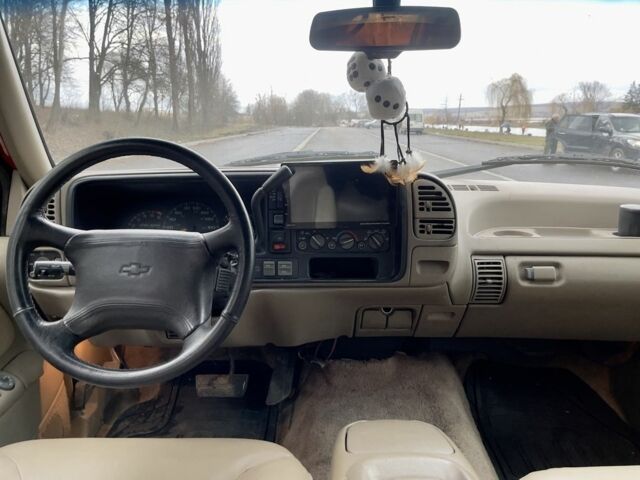 Червоний Шевроле Тахо, об'ємом двигуна 5.7 л та пробігом 255 тис. км за 6990 $, фото 13 на Automoto.ua