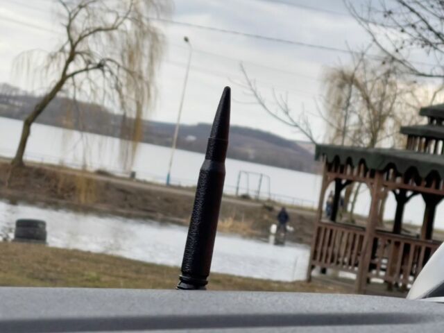 Червоний Шевроле Тахо, об'ємом двигуна 5.7 л та пробігом 255 тис. км за 6990 $, фото 12 на Automoto.ua