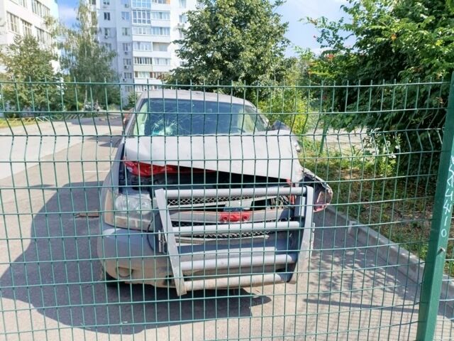 Серый Шевроле Тахо, объемом двигателя 5.3 л и пробегом 200 тыс. км за 3800 $, фото 5 на Automoto.ua