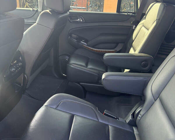 Серый Шевроле Тахо, объемом двигателя 6.16 л и пробегом 100 тыс. км за 42000 $, фото 3 на Automoto.ua