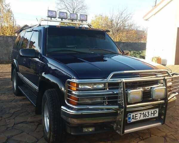 Синий Шевроле Тахо, объемом двигателя 5.7 л и пробегом 250 тыс. км за 13000 $, фото 1 на Automoto.ua