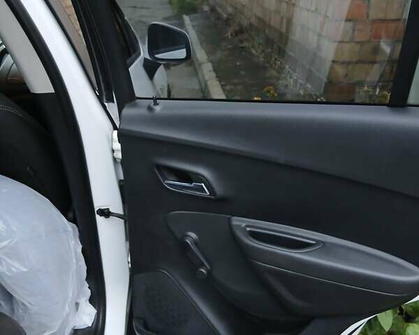 Білий Шевроле Трекер, об'ємом двигуна 1.8 л та пробігом 198 тис. км за 8500 $, фото 10 на Automoto.ua