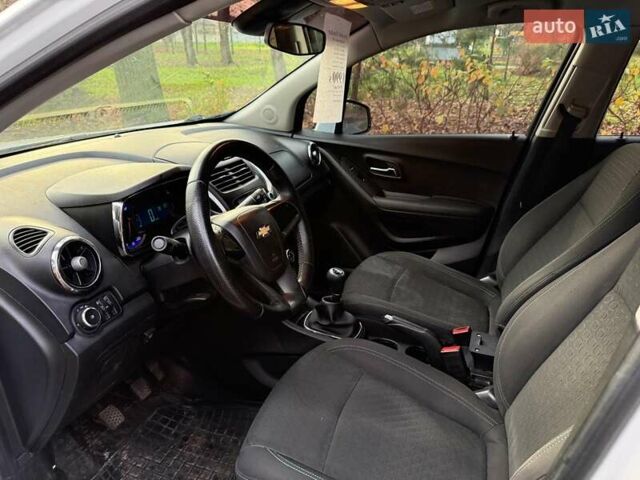 Белый Шевроле Трекер, объемом двигателя 1.8 л и пробегом 199 тыс. км за 8990 $, фото 9 на Automoto.ua