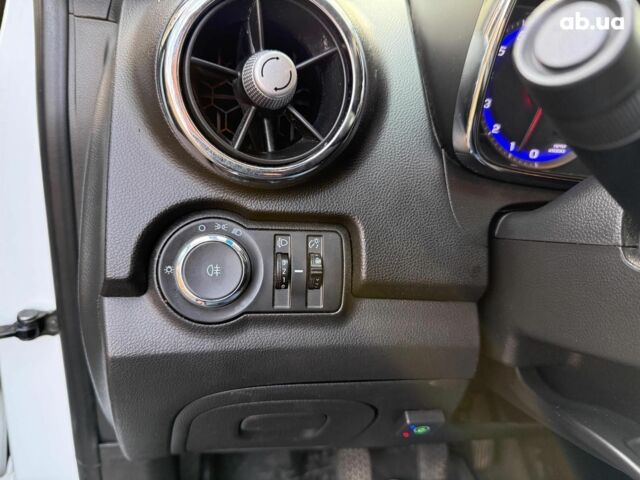 Белый Шевроле Трекер, объемом двигателя 1.8 л и пробегом 199 тыс. км за 8990 $, фото 13 на Automoto.ua