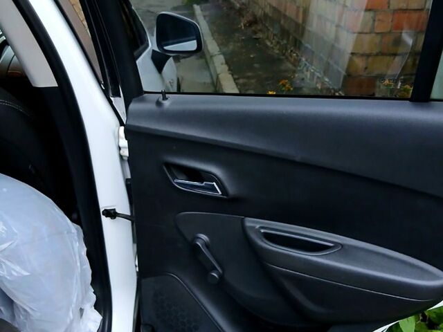 Білий Шевроле Трекер, об'ємом двигуна 1.8 л та пробігом 198 тис. км за 9000 $, фото 10 на Automoto.ua