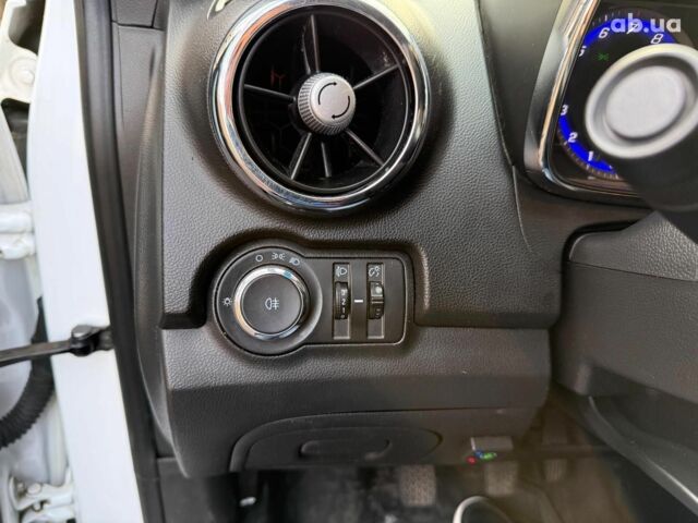 Белый Шевроле Трекер, объемом двигателя 1.8 л и пробегом 199 тыс. км за 8990 $, фото 10 на Automoto.ua