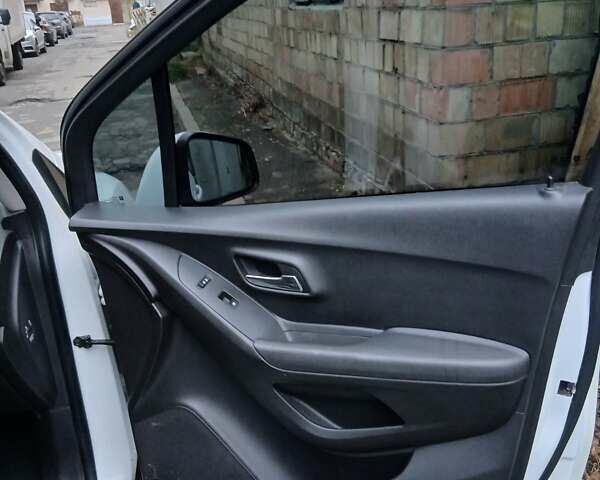 Білий Шевроле Трекер, об'ємом двигуна 1.8 л та пробігом 198 тис. км за 8500 $, фото 13 на Automoto.ua