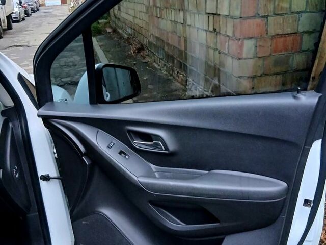 Білий Шевроле Трекер, об'ємом двигуна 1.8 л та пробігом 198 тис. км за 9000 $, фото 13 на Automoto.ua