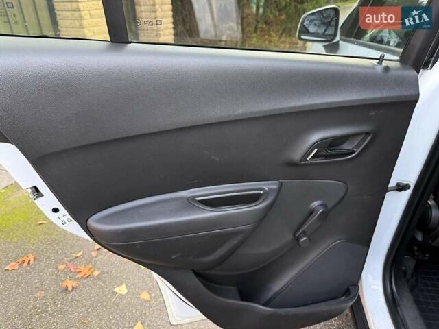 Белый Шевроле Трекер, объемом двигателя 1.8 л и пробегом 199 тыс. км за 8990 $, фото 16 на Automoto.ua