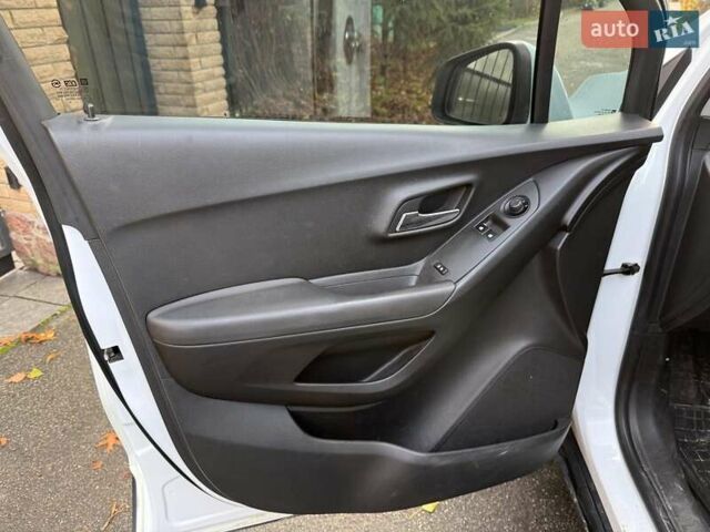 Белый Шевроле Трекер, объемом двигателя 1.8 л и пробегом 199 тыс. км за 8990 $, фото 8 на Automoto.ua