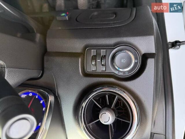 Белый Шевроле Трекер, объемом двигателя 1.8 л и пробегом 199 тыс. км за 8990 $, фото 13 на Automoto.ua