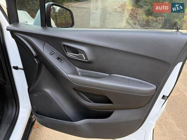 Белый Шевроле Трекер, объемом двигателя 1.8 л и пробегом 199 тыс. км за 8990 $, фото 22 на Automoto.ua